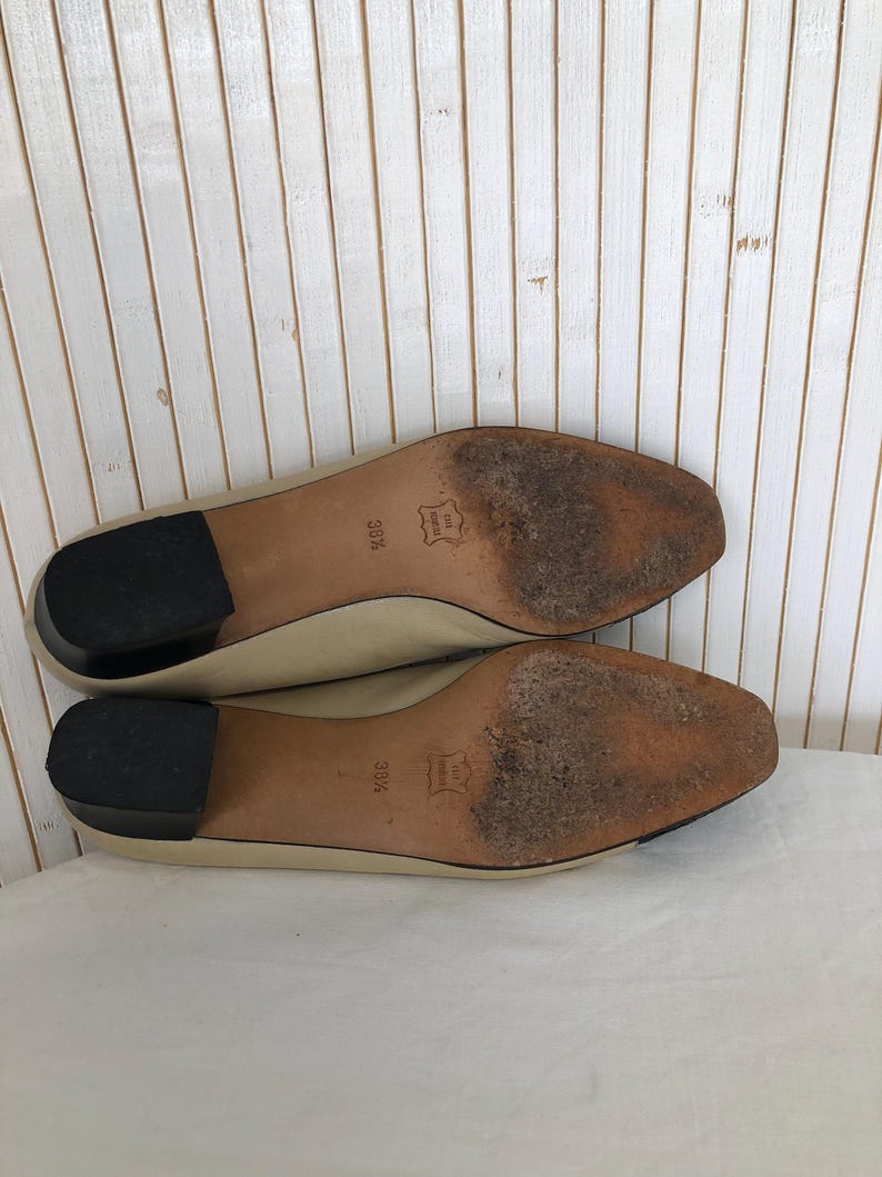 Vintage Bally Women's Pumps, Low Heel Ballet Flats, Beige Leather with Quilted Black Toe, Size 38.5, Two-Tone Shoes image 7