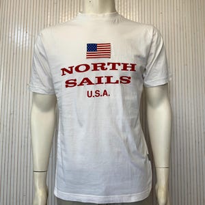 Camiseta vintage de North Sails USA para hombre, de algodón blanco, talla L, cuello redondo, manga corta, bandera estadounidense, ropa deportiva para estar en casa.