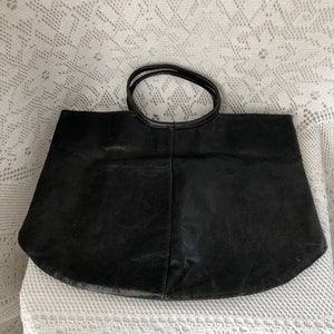 Vintage soft leather bag Nat et Nin bag Black aged look Women's flat handbag Tote bag Round handles Made in France Minimalist bag image 10