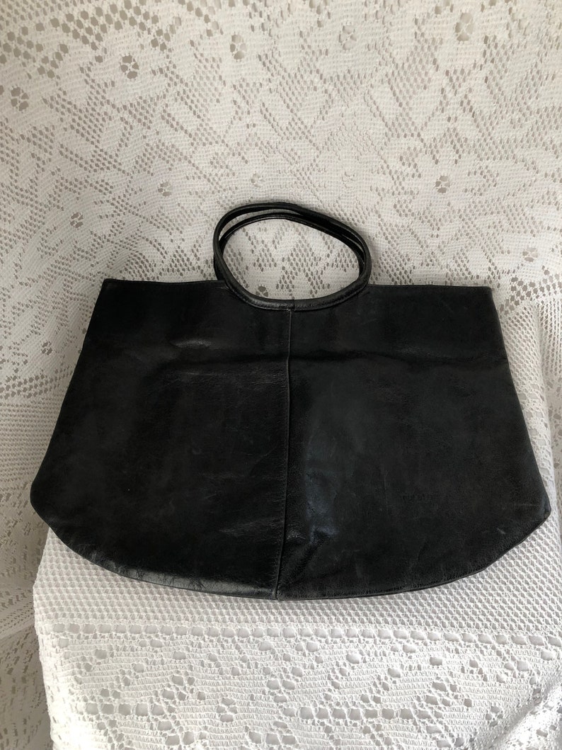 Vintage soft leather bag Nat et Nin bag Black aged look Women's flat handbag Tote bag Round handles Made in France Minimalist bag image 10