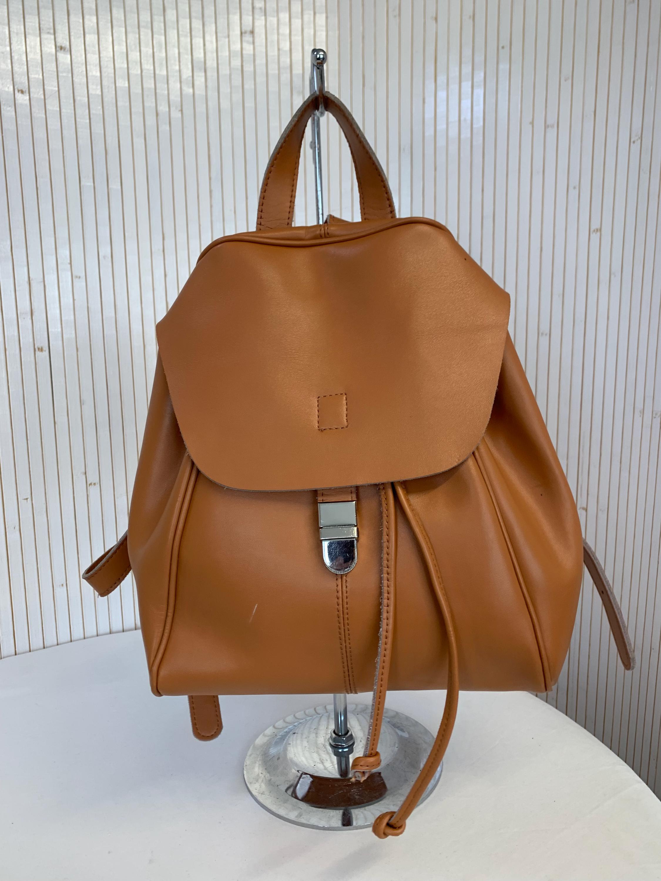 Vintage Women’s Leather Bucket Bag/Backpack! Caramel Color. Maxx New York Bucket Backpack | Portland Leather Goods main image 2
