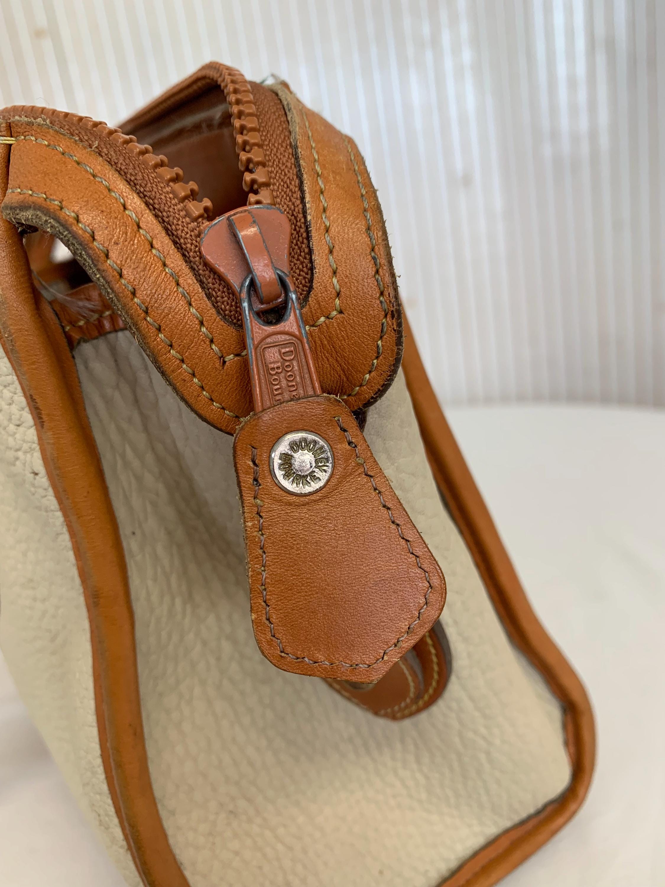 Dooney & Bourke ヴィンテージ レディースバッグ ベージュグレイン 