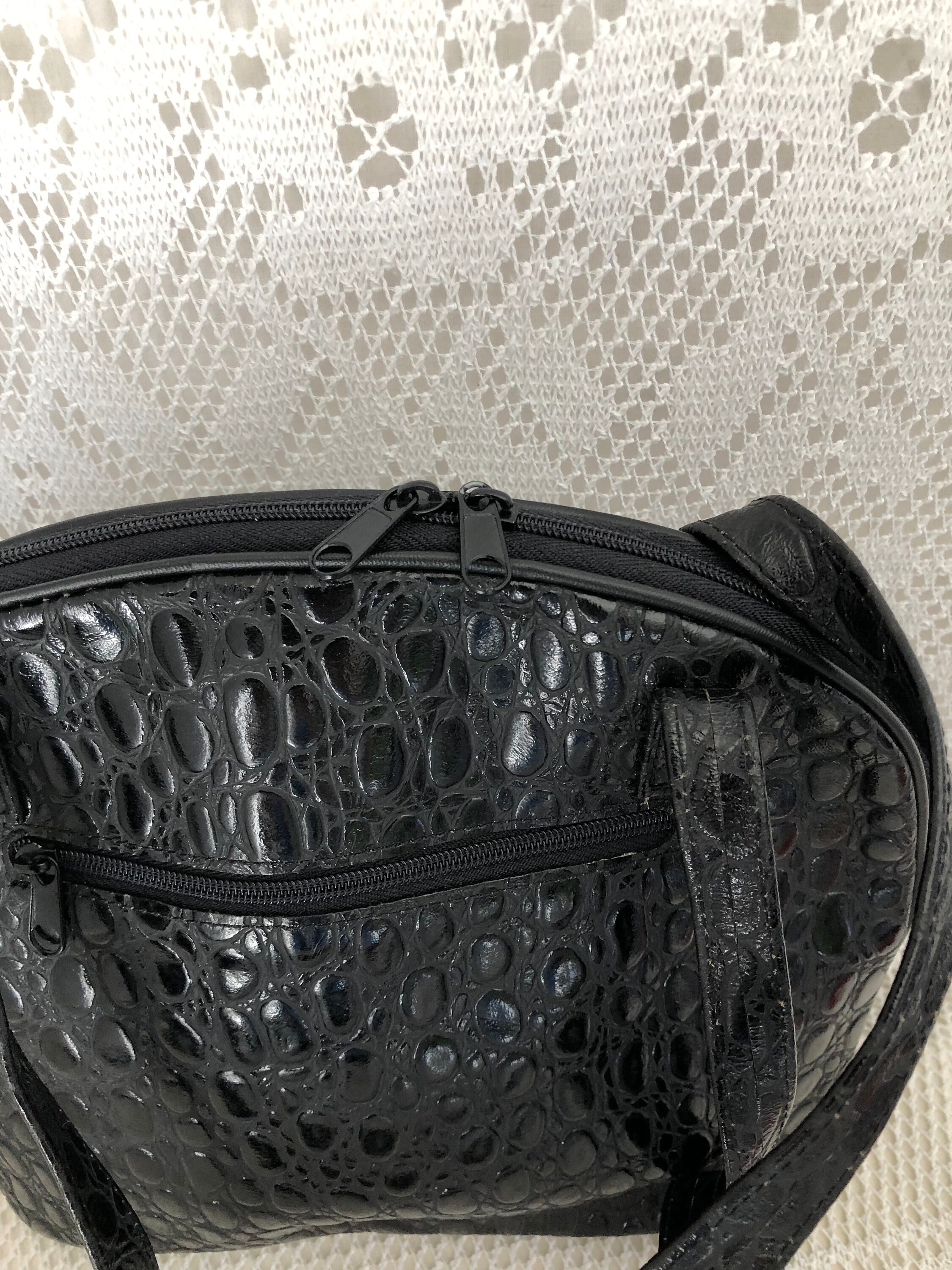 Black Crocodile Bag 2 Handles Vintage Woman 1970s Faux  display picture 1