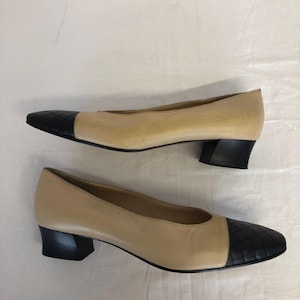 Vintage Bally Women's Pumps, Low Heel Ballet Flats, Beige Leather with Quilted Black Toe, Size 38.5, Two-Tone Shoes image 10