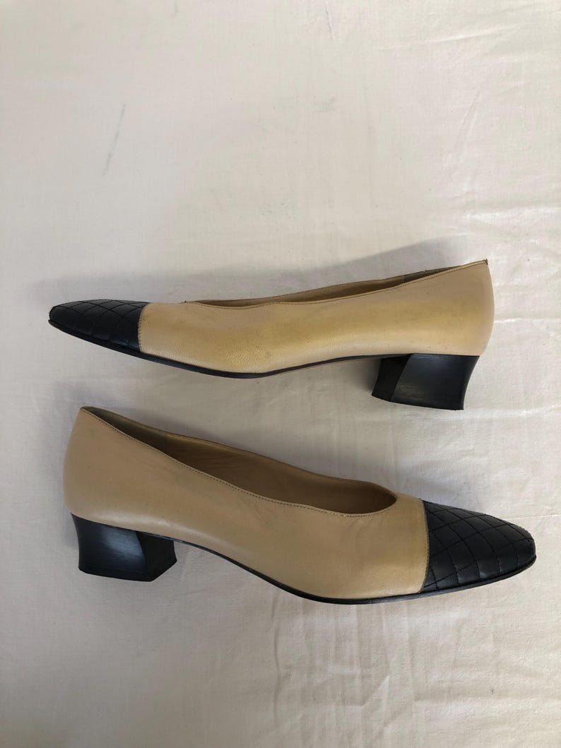 Vintage Bally Women's Pumps, Low Heel Ballet Flats, Beige Leather with Quilted Black Toe, Size 38.5, Two-Tone Shoes image 10