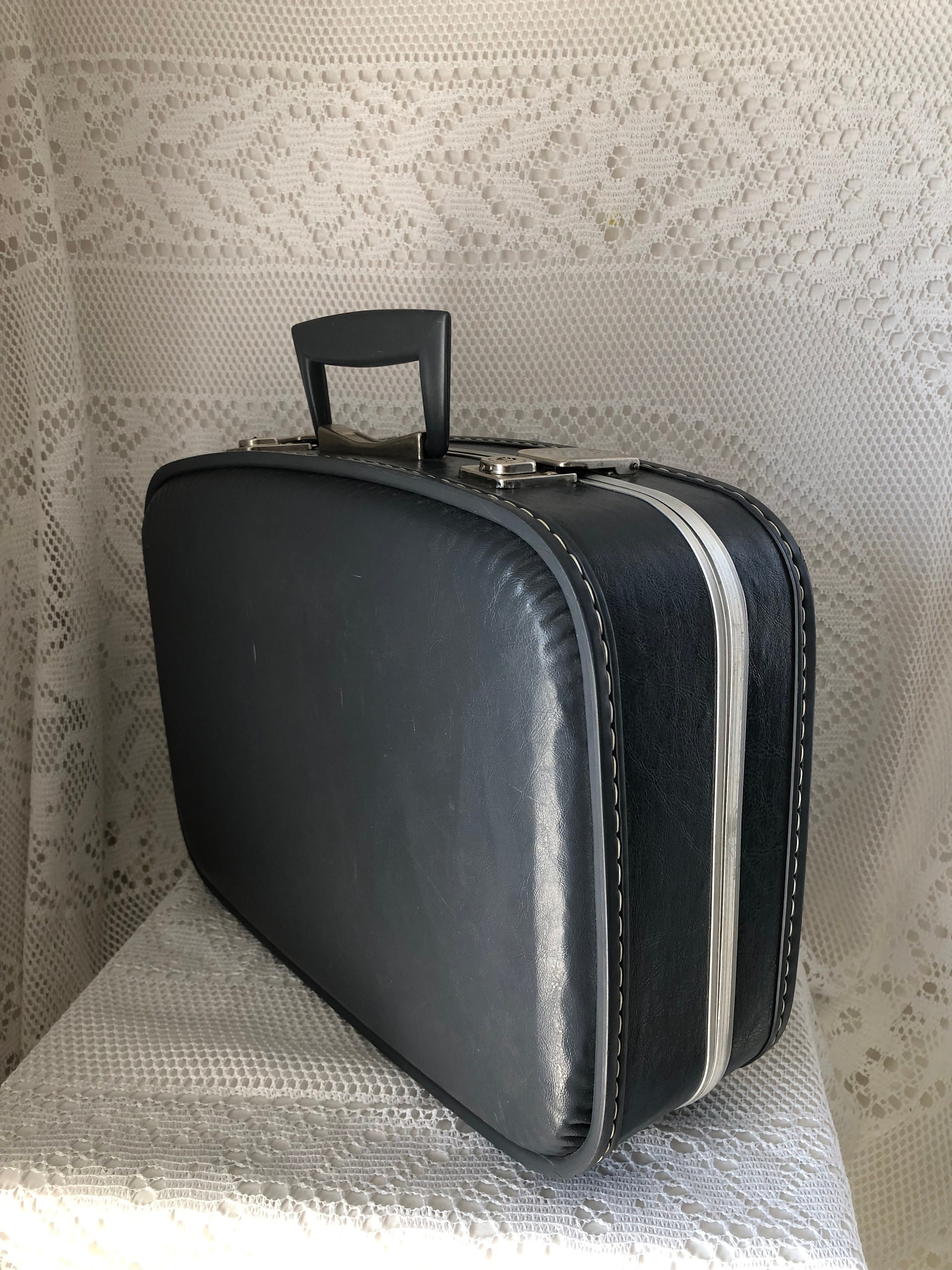 Ancienne petite valise de voyage bleue vintage rigide petit rangement  vetements