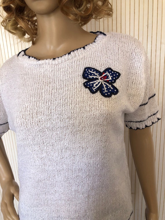 Pull à manches courtes Maille blanche Vintage Femme Pull Damart Haut blanc  et bleu marine à fleurs Taille 38/40 -  France