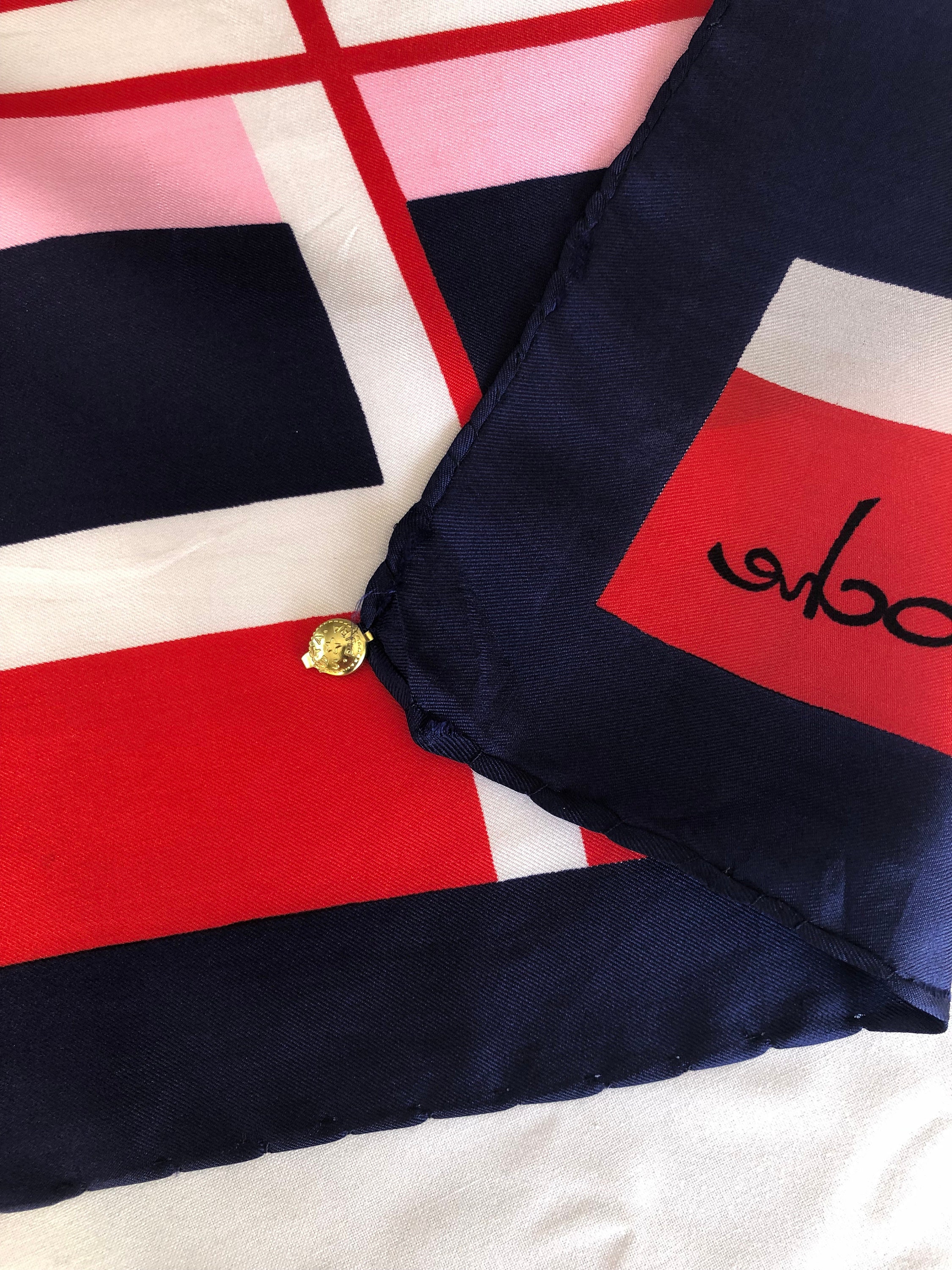 Jolie foulard ancien en soie signe Barbieri roulotté main