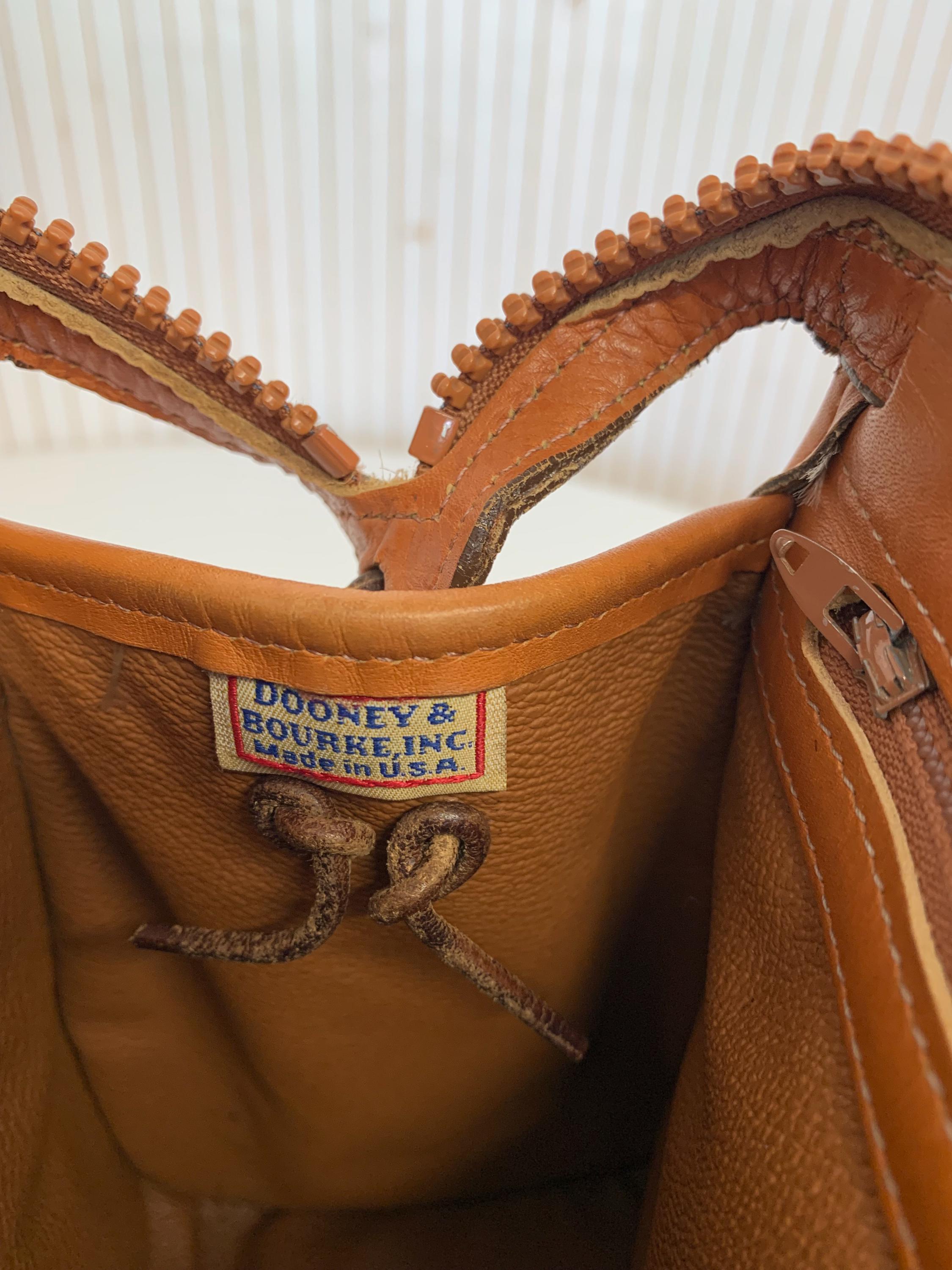 Dooney & Bourke ヴィンテージ レディースバッグ ベージュグレイン 