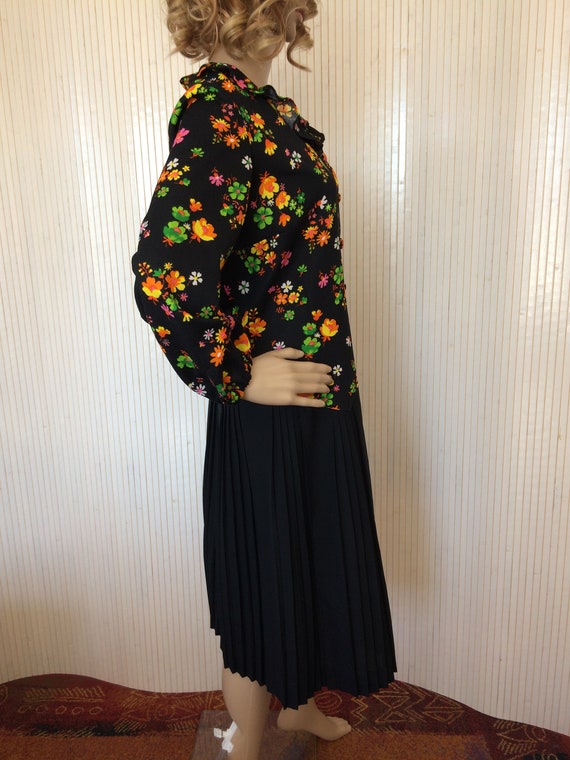 Vintage Black Pleated Jersey Dress with Flowers - image 6