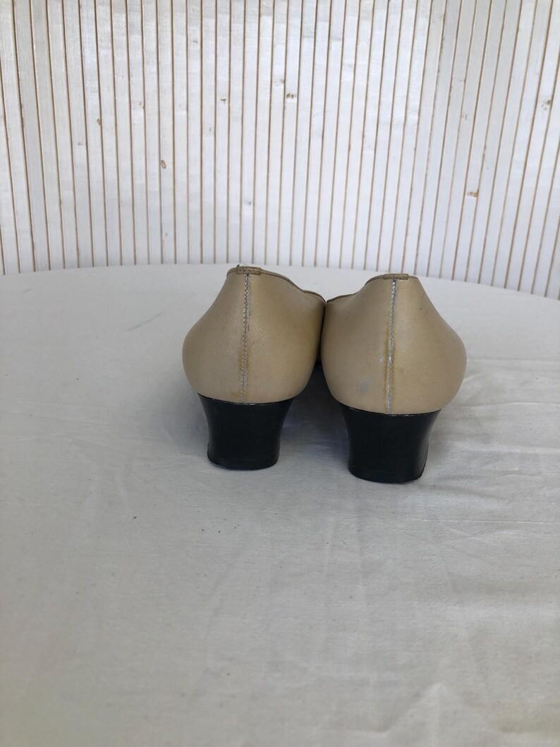 Vintage Bally Women's Pumps, Low Heel Ballet Flats, Beige Leather with Quilted Black Toe, Size 38.5, Two-Tone Shoes image 6
