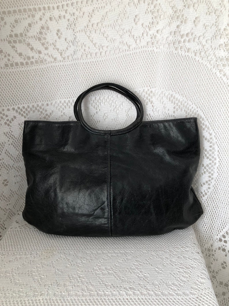 Vintage soft leather bag Nat et Nin bag Black aged look Women's flat handbag Tote bag Round handles Made in France Minimalist bag image 2