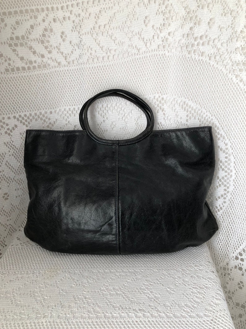 Sac en cuir Souple vintage Sac Nat et Nin Noir aspect vieilli Sac à main plat Femme Sac Cabas Anses rondes Made in France Sac minimaliste image 2