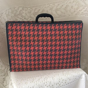 Small Vintage Suitcase 60s Folding Suitcase Old Travel Suitcase Vanity Case Toiletry Bag Pink Houndstooth