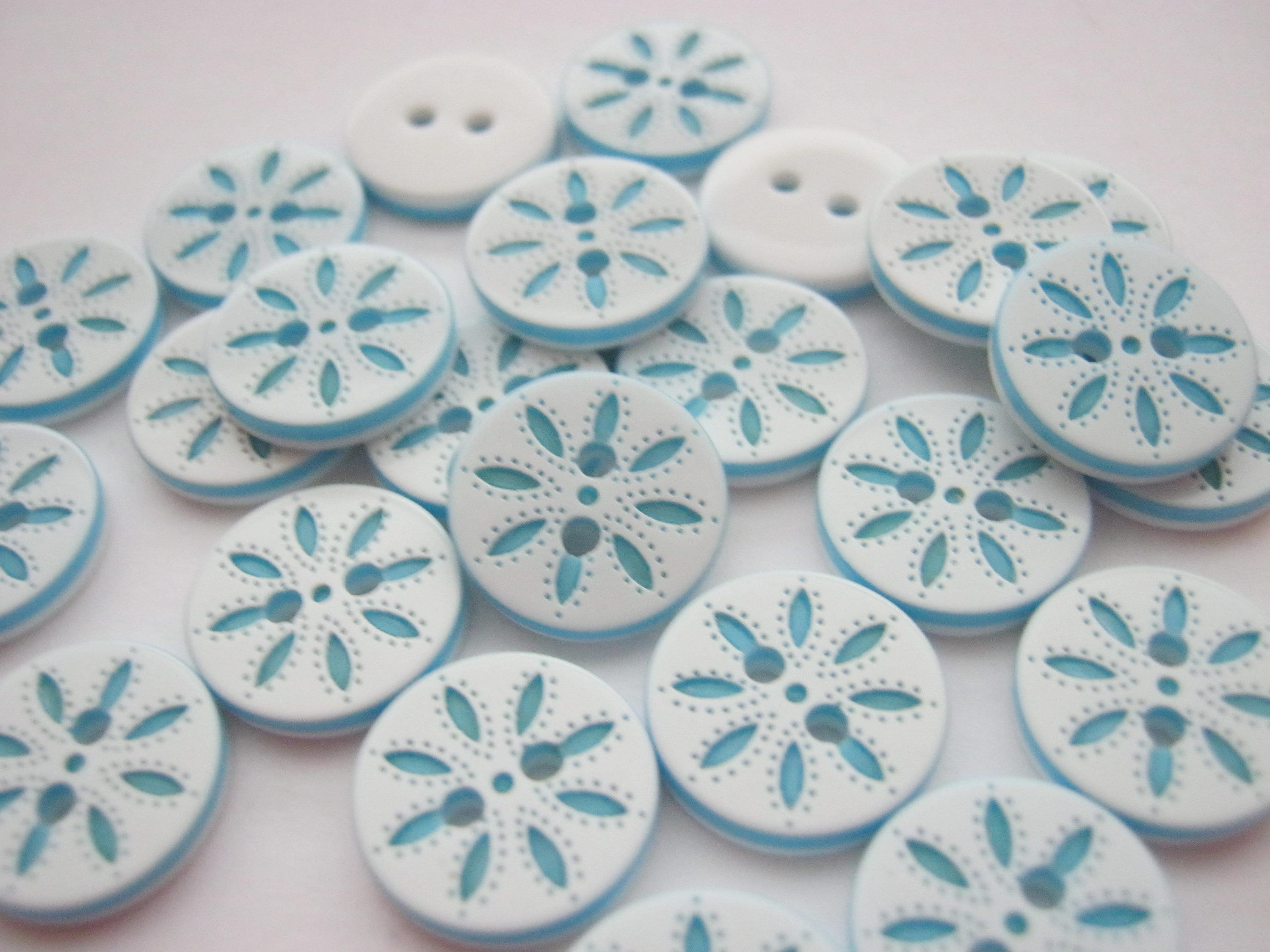 10 Snowflakes Buttons 13mm 1/2inch Turquoise Blue and White Childrens ...