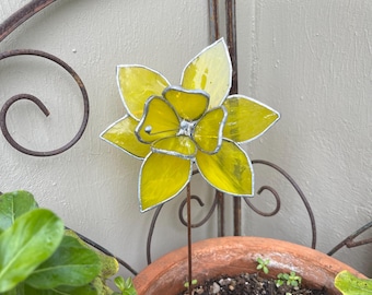 Stained Glass 3D Yellow Daffodil Plant Stake