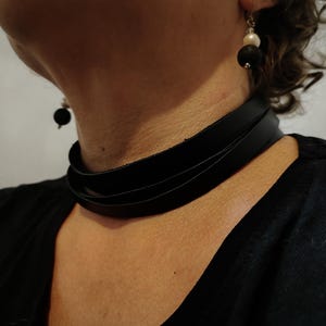 Versatile Handmade Leather Flogger, Handcuffs, leather Bracelet, Choker Necklace, BDSM / Kink Accessory / midnight black in 2 Styles image 4