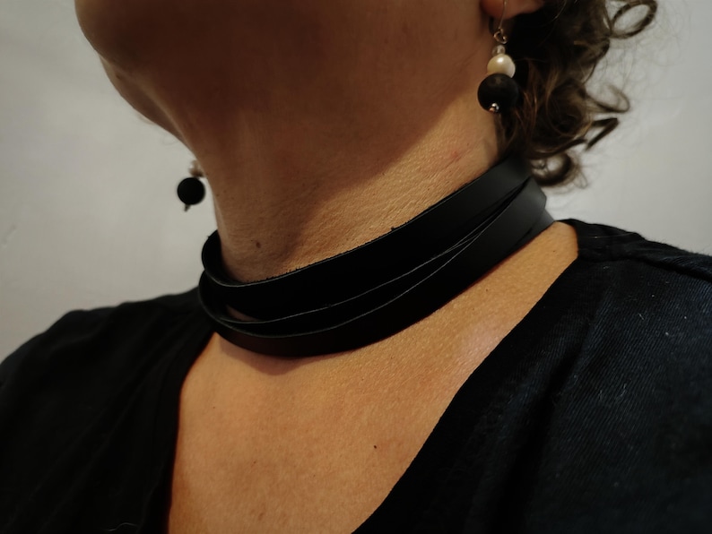 Versatile Handmade Leather Flogger, Handcuffs, leather Bracelet, Choker Necklace, BDSM / Kink Accessory / midnight black in 2 Styles image 4
