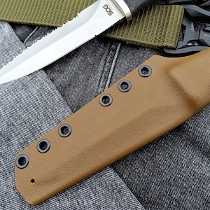 Custom minimal coyote Kydex scabbard. Compact version.Kydex scabbard for Sog Pentagon knife.A sheath with a choice of fasteners is included.