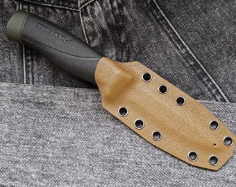Kydex-slida för Mora Companion Heavy Duty-kniv. Coyote-färg. Specialanpassat knivhölster. Monteringsalternativ: mini-tek-lås, ulticlip.
