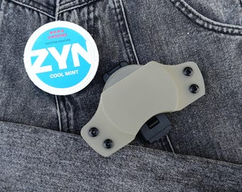 Funda de kydex. Estuche de kydex. Bolsa de tabaco. Estuche para snus. Kydex Desert Glass. Incluye sistema de montaje: candado mini tek.