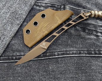 Navaja EDC Skeleton. Acero N690. Modelo VERBA de KULLTA. Navaja ligera de cuello. Hoja fija compacta. Recubrimiento: Cerakote coyote.