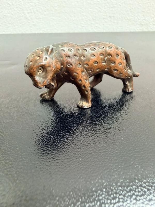 Metalen / bronze luipaard beeldje vintage decor