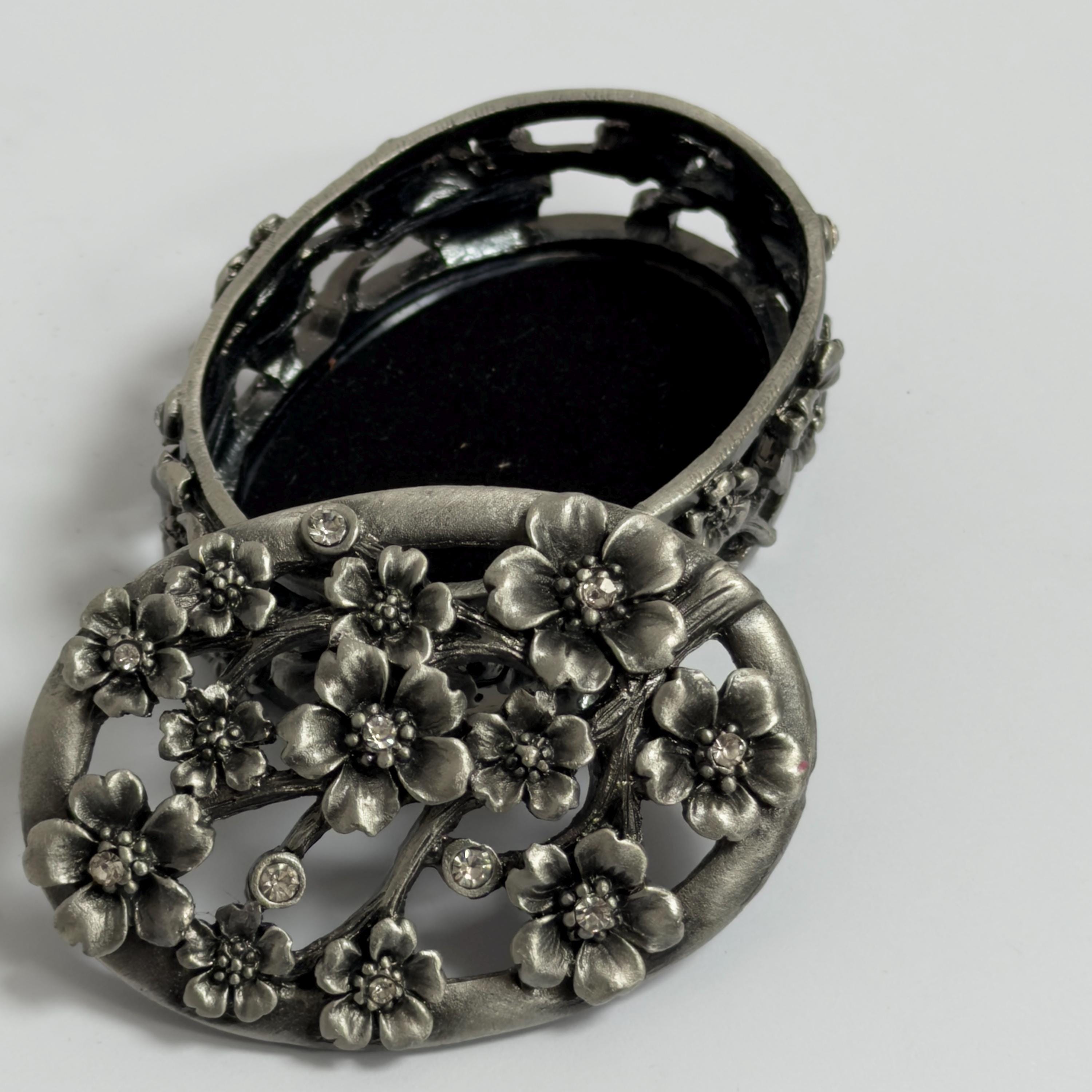 Ornate Floral Silver Tone Trinket Box, Vintage Style Keepsake Ring Holder image 3