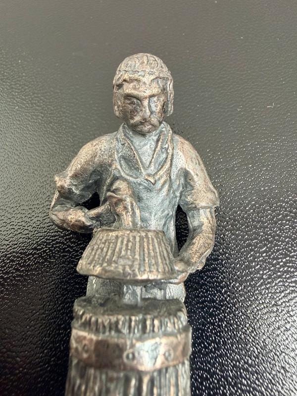 Tinnen kuiper vatenmaker beeldje vintage pewter image 3