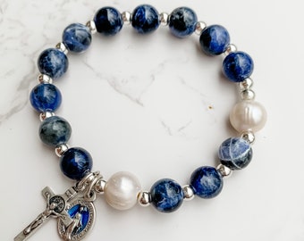 Catholic rosary bracelet with silver crucifix and Miraculous medal, blue sodalite gemstones and pearls | Catholic gift | Catholic jewelry