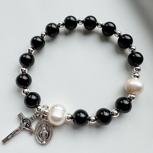 Catholic rosary bracelet with silver crucifix and Miraculous medal, black onyx gemstones and pearls | Catholic gift | Catholic jewelry