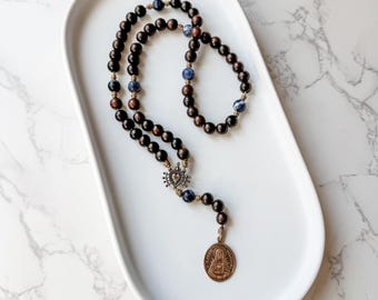 Rosario de los Siete Dolores de Refuge Rosaries, elaborado con medallas de bronce, cuentas de ébano marrón, cuentas de sodalita azul y microcordón / Católico
