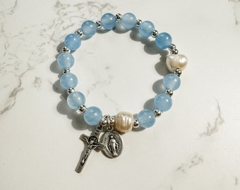 Catholic rosary stretch bracelet with silver crucifix and Miraculous medal, light blue jade, silver beads and pearls | Catholic gift