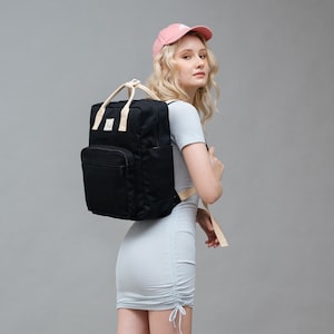 Sac à dos en toile Aki (grande taille), Sac à dos pour femme, Sac à dos de voyage, Cadeau pour elle, Rentrée des classes, Ordinateur portable Fit 16 pouces | Cadeau de Noël