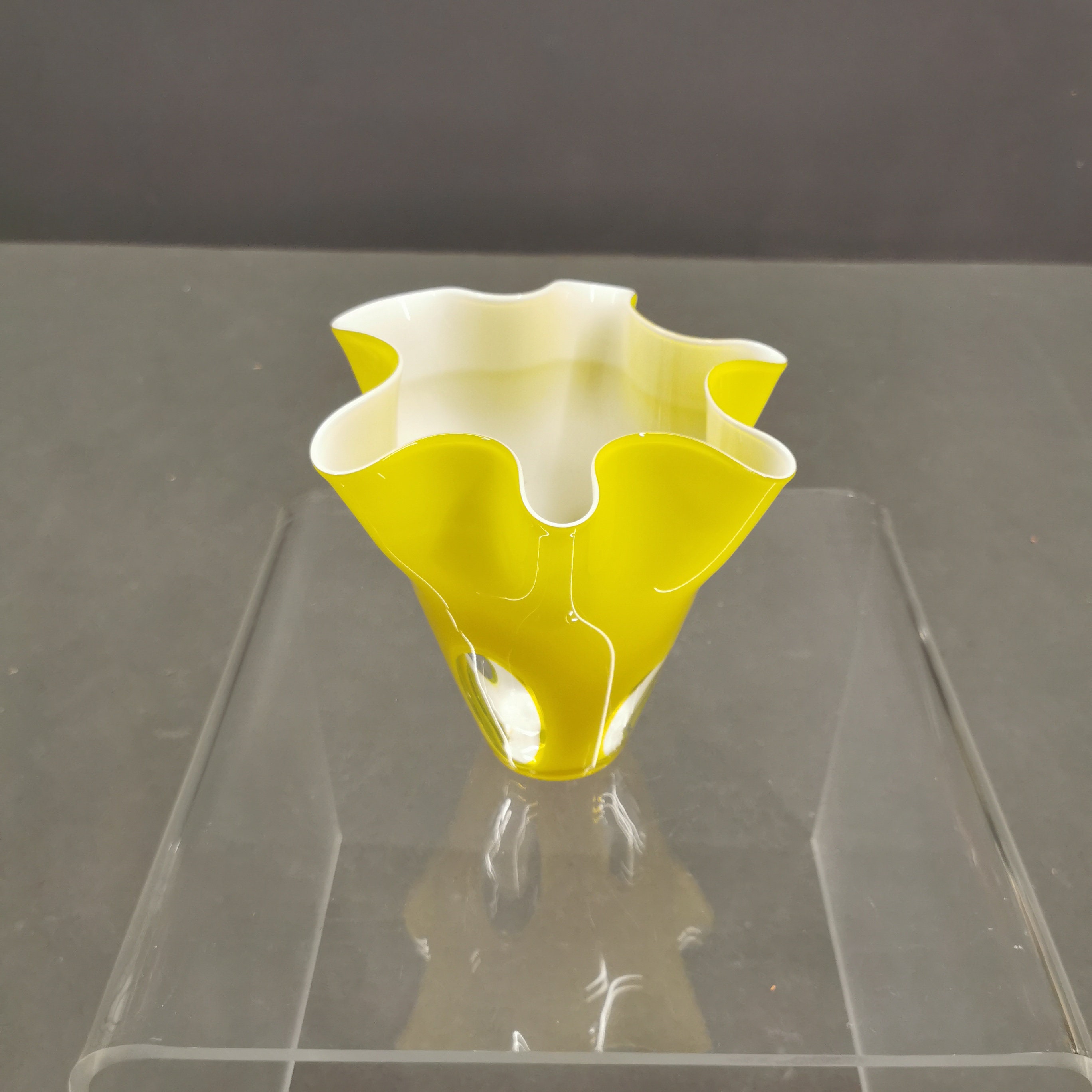 工芸品 Murano Glass Vase (Blue & Yellow) Murano Blue and Yellow Vase - Vintage Decor for Sale - Styylish