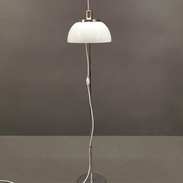 Guzzini White Floor Lamp Model Faro, Vintage Space Age Floor Lamp, Luigi Massoni, Italian Design 70's, White Floor Lamp