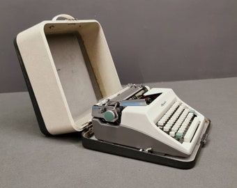 Vintage Typerwriter Olympia, Made in West Germany 1970's, Mid Century Typerwriter