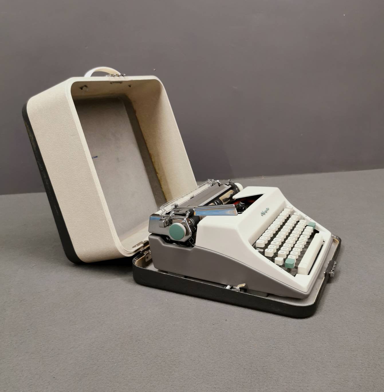 Olympia sg1 typewriter - Etsy 日本