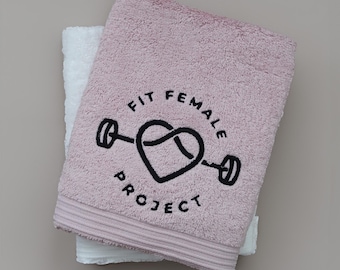 Gepersonaliseerde sporthanddoeken, op maat geborduurde trainingshanddoeken, handdoeken met fitnesslogo voor sportscholen, personal trainers en wellnessstudio's