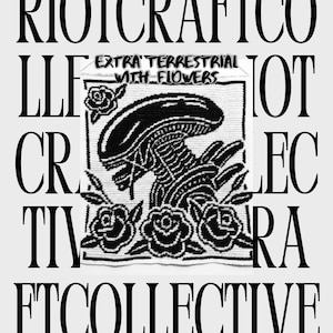 Patrón de tapiz extraterrestre con flores