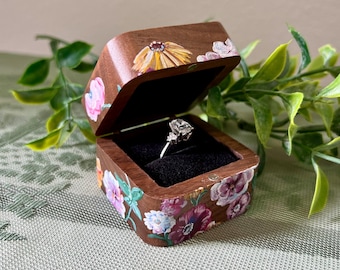 Eras Floral Ring Box / Engagement Proposal Holder