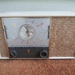 Zenith Clock Radio Model #S-49314