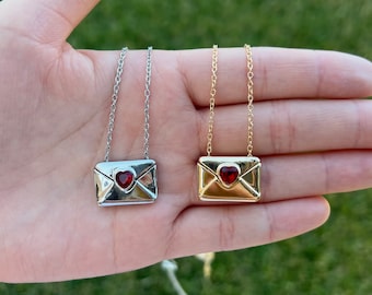 Collar con sobre y carta de amor
