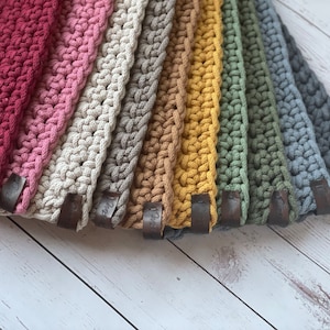 Plastic pet food mat 2025