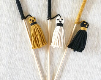 Halloween Organic Cat Toy Wand, Creepy Cat Teaser Toy, Handmade Vertical Garland Hanging Kitten Toy, Pet Toys Gift for Cats