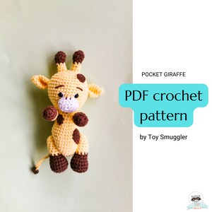 Pocket Giraffe PDF crochet pattern. Step by step amigurumi pattern to a small crocheted toy. Digital download, written tutorial