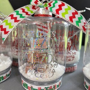Adornos de bolas de nieve hechos a mano