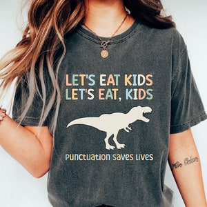 Satzzeichen Shirt, Essen Kinder, Englisch Lehrer Shirt, lustige Grammatik Shirt, Satzzeichen rettet Leben Shirt, Kommas speichern zurück zu Schule Shirt