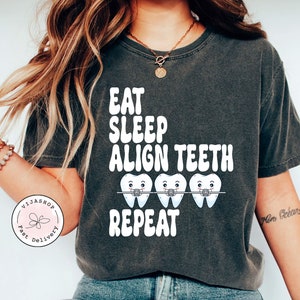 Lustige Kieferorthopädie Shirt Kieferorthopäde Geschenk Kieferorthopäde Sweatshirt Essen Schlaf ausrichten Zähne Arzt Shirt Zahn Sweatshirt Zahnärzt Shirt