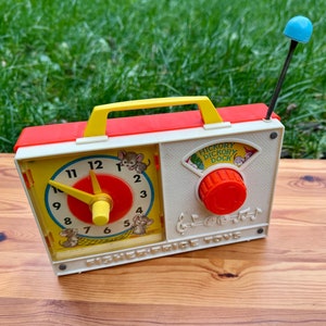 Vintage Fisher Price Music Box Clock Radio: Hickory Dickory Dock Toy